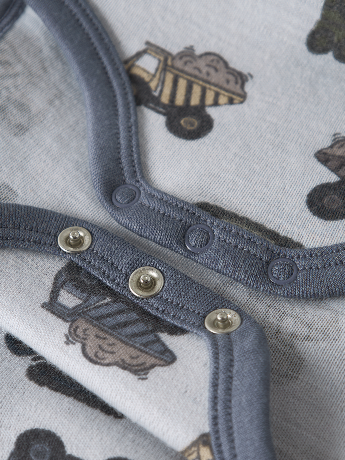 model_shot-front_full